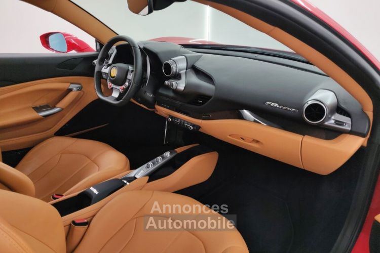 Ferrari F8 Tributo V8 3.9 721 ch  Céramic * LIFT * 1èreM * entretien Ferrari de 7 ans jusqu'au 08/2027 * Garantie Ferrari Approved 24 mois Reconductible - <small></small> 299.990 € <small>TTC</small> - #15