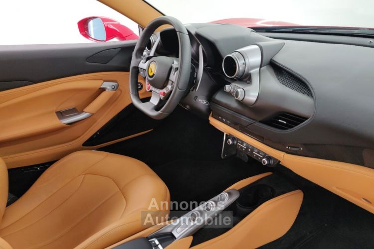 Ferrari F8 Tributo V8 3.9 721 ch  Céramic * LIFT * 1èreM * entretien Ferrari de 7 ans jusqu'au 08/2027 * Garantie Ferrari Approved 24 mois Reconductible - <small></small> 299.990 € <small>TTC</small> - #16