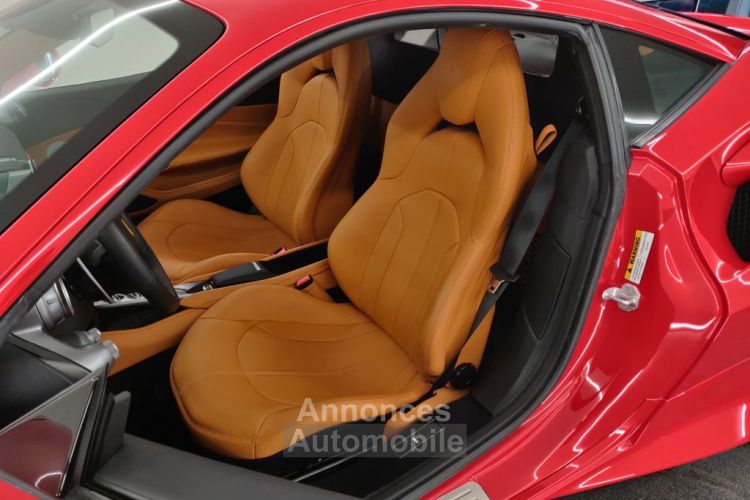 Ferrari F8 Tributo V8 3.9 721 ch  Céramic * LIFT * 1èreM * entretien Ferrari de 7 ans jusqu'au 08/2027 * Garantie Ferrari Approved 24 mois Reconductible - <small></small> 299.990 € <small>TTC</small> - #19