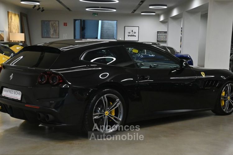 Ferrari GTC4 Lusso V12 6.3 689 ch *Carbon* T.Panorama Noir Daytona  Métallisé JBL Garantie Ferrari New Power jusqu'au 4 /2024 Recond.et Service inclus sans frais jusqu'a - <small></small> 205.990 € <small></small> - #4