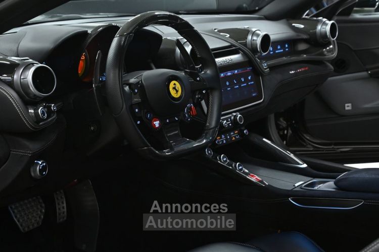 Ferrari GTC4 Lusso V12 6.3 689 ch *Carbon* T.Panorama Noir Daytona  Métallisé JBL Garantie Ferrari New Power jusqu'au 4 /2024 Recond.et Service inclus sans frais jusqu'a - <small></small> 205.990 € <small></small> - #9