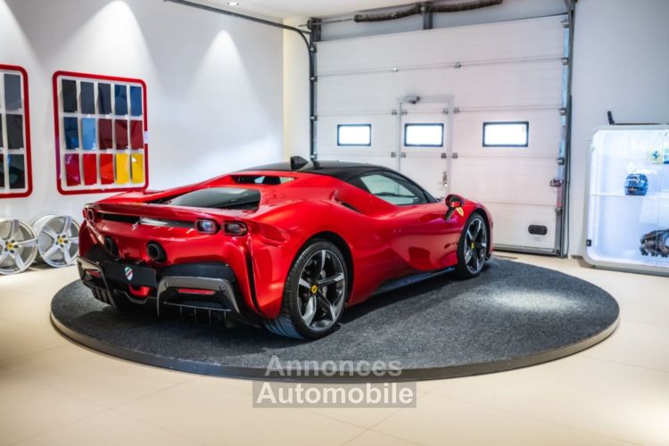 Ferrari SF90 Stradale ROSSO MAGMA FULL CARBON Garantie Ferrari 2026 Première main TVA Récupérable - <small></small> 435.000 € <small></small> - #3