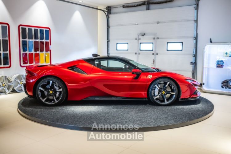 Ferrari SF90 Stradale ROSSO MAGMA FULL CARBON Garantie Ferrari 2026 Première main TVA Récupérable - <small></small> 435.000 € <small></small> - #4