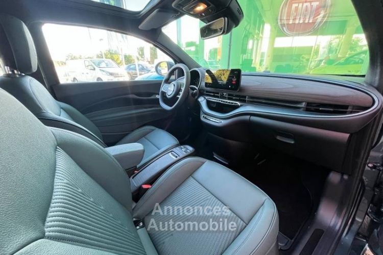 Fiat 500 e 118ch Giorgio Armani Collectors Edition MY25 - <small></small> 32.990 € <small>TTC</small> - #19