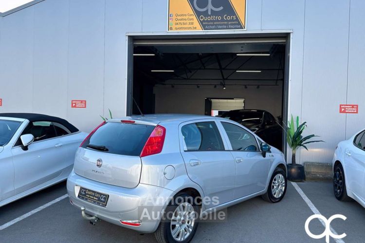 Fiat Punto 1.4i 77CH YOUNG GPS BLUETOOT CLIM 1ER PROPRIO - <small></small> 7.990 € <small>TTC</small> - #25