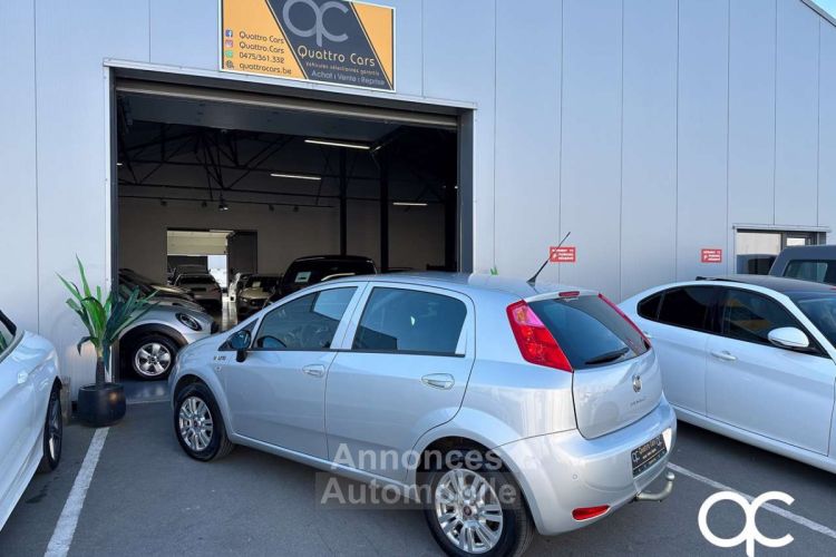 Fiat Punto 1.4i 77CH YOUNG GPS BLUETOOT CLIM 1ER PROPRIO - <small></small> 7.990 € <small>TTC</small> - #26