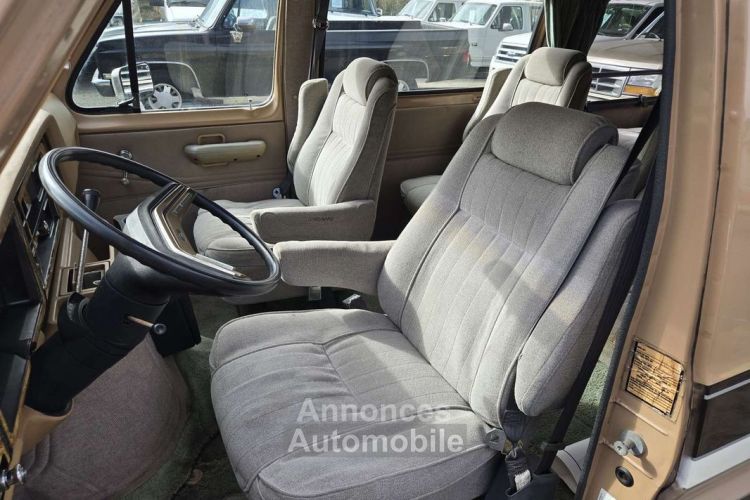 Ford Econoline Club Wagon E150 Van 5.0 V8 7 places Landmark - <small></small> 16.990 € <small>TTC</small> - #8