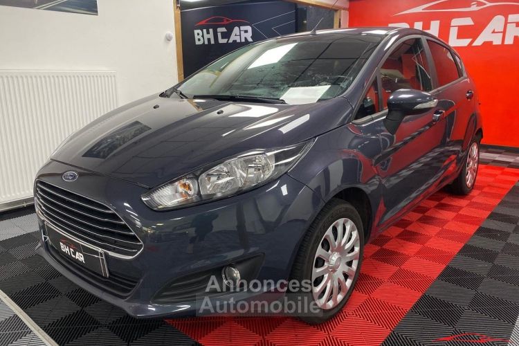 Ford Fiesta 1.25 i 16V 82cv - <small></small> 7.990 € <small>TTC</small> - #1