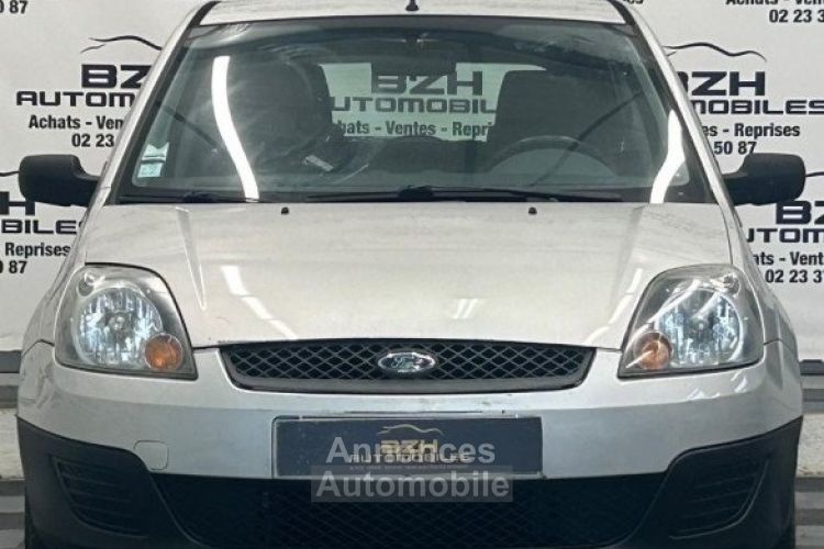 Ford Fiesta 1.3 70CH 3P - <small></small> 4.990 € <small>TTC</small> - #2