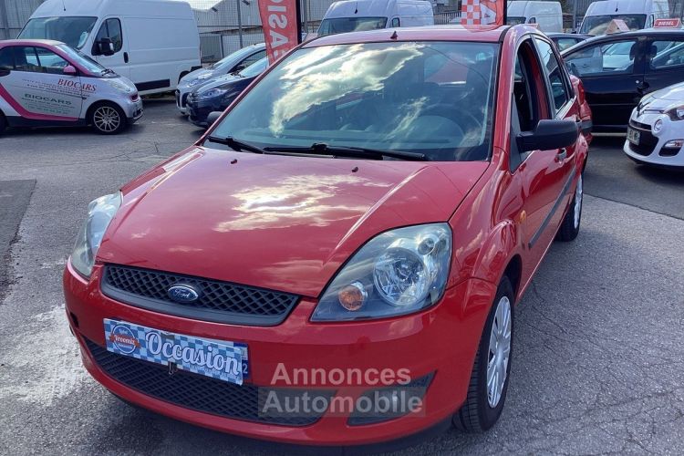 Ford Fiesta 1.3 Ambiente Parfait état - <small></small> 4.250 € <small>TTC</small> - #3