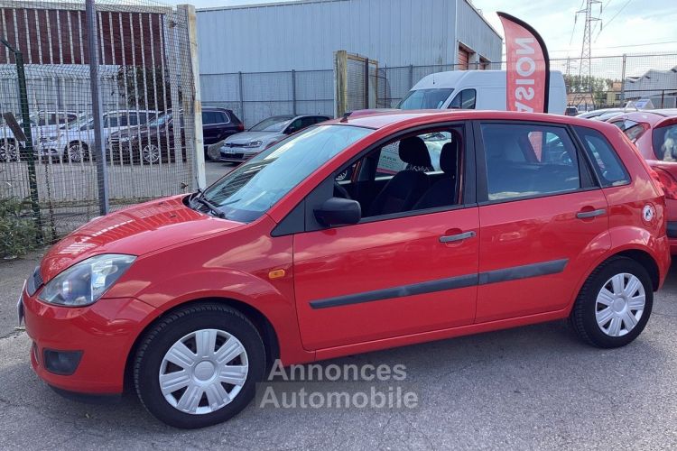 Ford Fiesta 1.3 Ambiente Parfait état - <small></small> 4.250 € <small>TTC</small> - #4