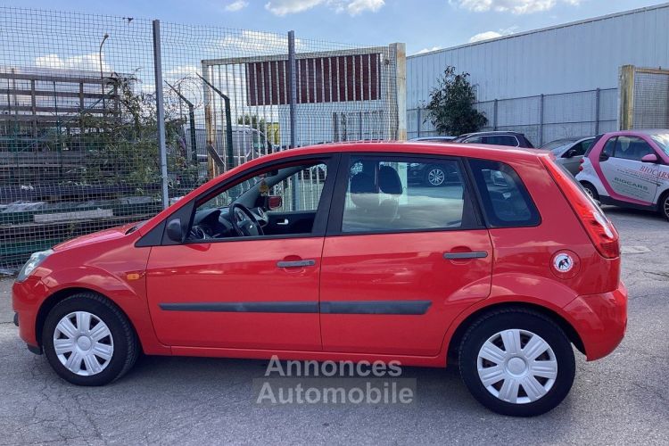 Ford Fiesta 1.3 Ambiente Parfait état - <small></small> 4.250 € <small>TTC</small> - #9