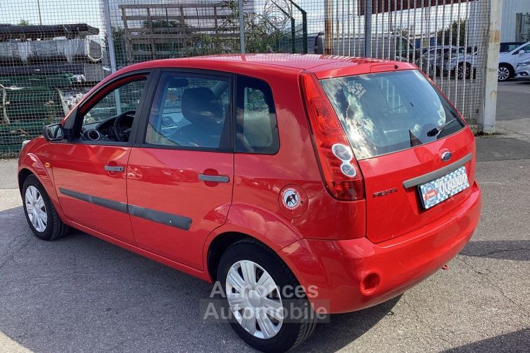 Ford Fiesta 1.3 Ambiente Parfait état - <small></small> 4.250 € <small>TTC</small> - #10