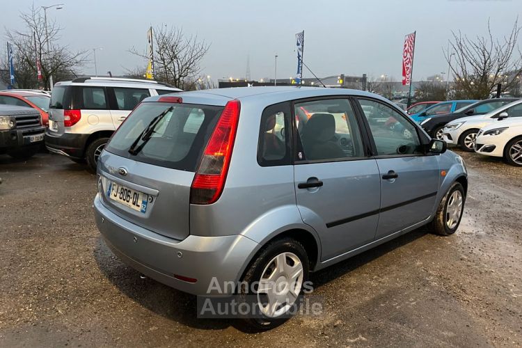 Ford Fiesta 1.4 16v 80ch ghia 5p - <small></small> 3.990 € <small>TTC</small> - #2