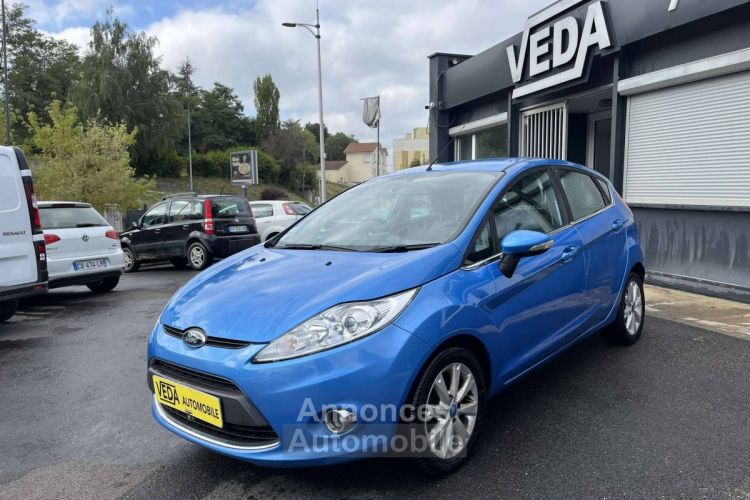 Ford Fiesta 1.4 96 Titanium VOLANT A DROITE BOITE AUTO - <small></small> 4.490 € <small>TTC</small> - #2