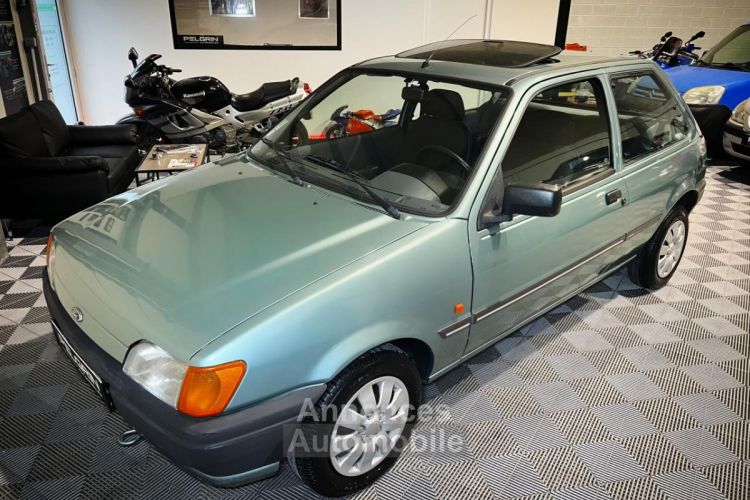 Ford Fiesta 1.4 CLX Pack - Toit ouvrant - Restauré intégralement - Dossier factures XXL - <small></small> 4.490 € <small>TTC</small> - #1