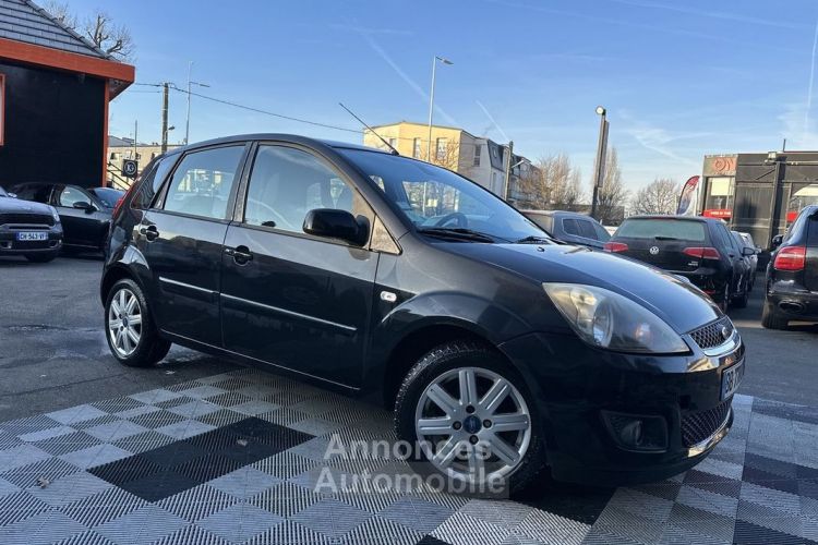 Ford Fiesta 1.4 TDCI 68CH AMBIENTE 5P - <small></small> 3.990 € <small>TTC</small> - #1