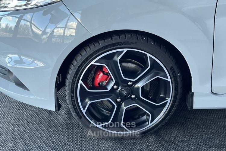 Ford Fiesta 1,6 200 EDITION LIMITED PACK PERFORMANCE HIFI SONY REGULATEUR RECARO HIVER PARK PILOT EC - <small></small> 18.990 € <small>TTC</small> - #18