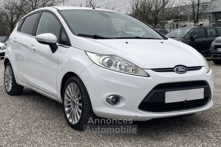 Ford Fiesta IV 1.4 TDCi 70ch FAP Titanium 5p - <small></small> 7.500 € <small>TTC</small> - #1