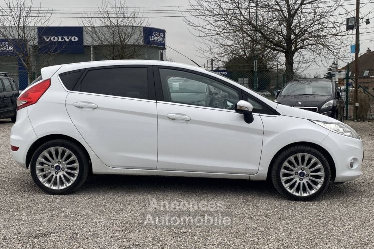 Ford Fiesta IV 1.4 TDCi 70ch FAP Titanium 5p - <small></small> 7.500 € <small>TTC</small> - #2