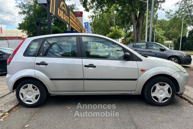 Ford Fiesta IV 1400 TDCI AMBIENTE 5P - <small></small> 2.995 € <small>TTC</small> - #17