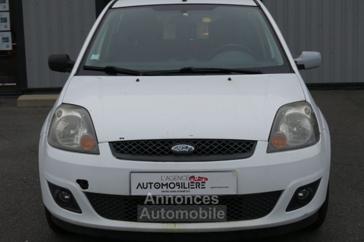 Ford Fiesta Phase 2 1.4 TDCi 68cv - <small></small> 3.490 € <small>TTC</small> - #8