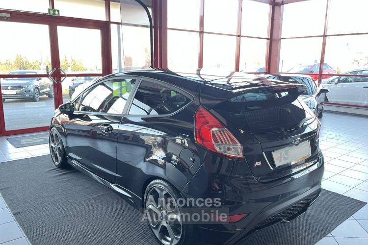 Ford Fiesta ST 1,6 182 PACK PERF GPS CAMERA KEYLESS HIFI SONY PARK PILOT PACK HIVER REGULATEUR DANS UN EX - <small></small> 15.990 € <small>TTC</small> - #24