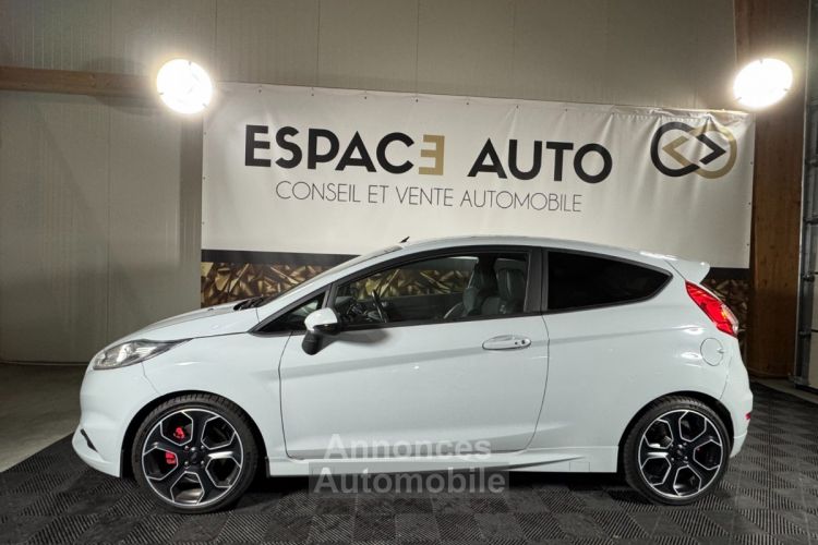 Ford Fiesta ST200 1.6 EcoBoost 200 ST200 - <small></small> 17.490 € <small>TTC</small> - #2