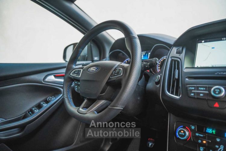 Ford Focus - BLACK & BLUE EDITION - RECARO - CAMERA - HEATED SEATS - - <small></small> 48.990 € <small>TTC</small> - #40