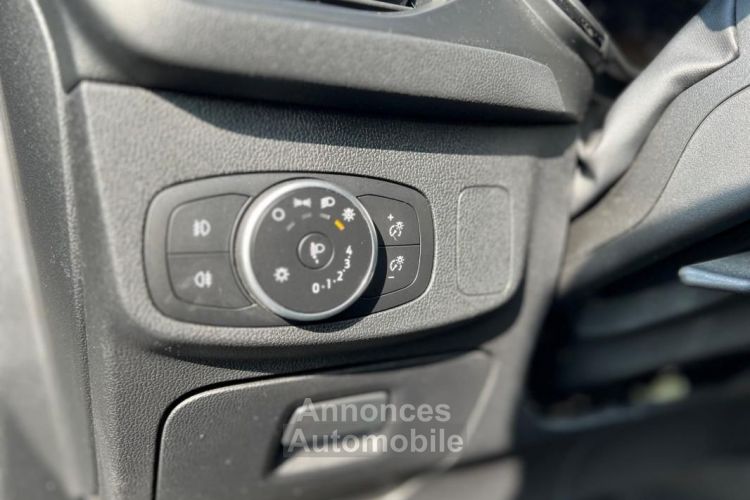 Ford Focus 125CH ST-LINE RADAR AV-AR CARPLAY - <small></small> 12.990 € <small>TTC</small> - #17