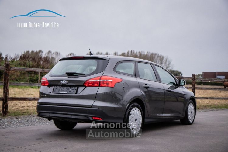 Ford Focus 1.5 TDCi - APPLE CARPLAY - CRUISECONTROL - AIRCO - PARKEERSENSOREN - <small></small> 11.999 € <small>TTC</small> - #2