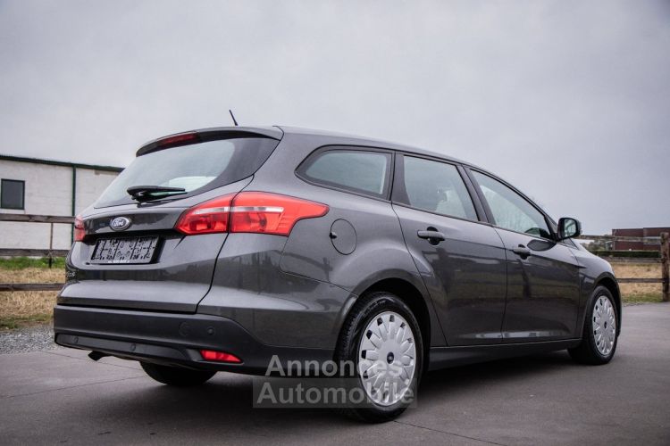 Ford Focus 1.5 TDCi - APPLE CARPLAY - CRUISECONTROL - AIRCO - PARKEERSENSOREN - <small></small> 10.999 € <small>TTC</small> - #9