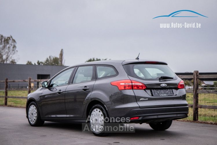 Ford Focus 1.5 TDCi - APPLE CARPLAY - CRUISECONTROL - AIRCO - PARKEERSENSOREN - <small></small> 11.999 € <small>TTC</small> - #39