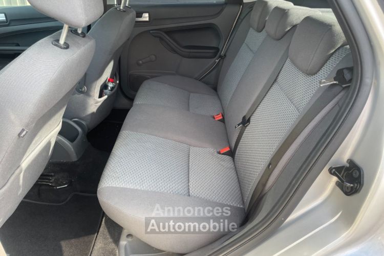 Ford Focus 1.6 - 100 ambiente avec climatisation bluetooth entretien fait courroie distribution neuf - <small></small> 4.490 € <small>TTC</small> - #9