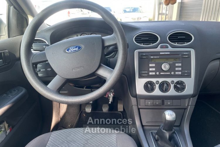 Ford Focus 1.6 - 100 ambiente avec climatisation bluetooth entretien fait courroie distribution neuf - <small></small> 4.490 € <small>TTC</small> - #11