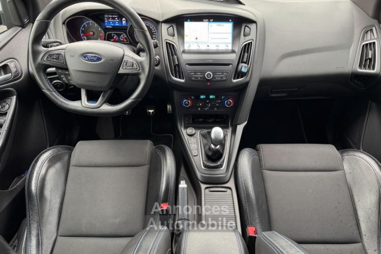 Ford Focus 2.3 ECOBOOST 350CH RS 4X4 START-STOP ENTRETIEN CONSTRUCTEUR - <small></small> 32.480 € <small>TTC</small> - #18