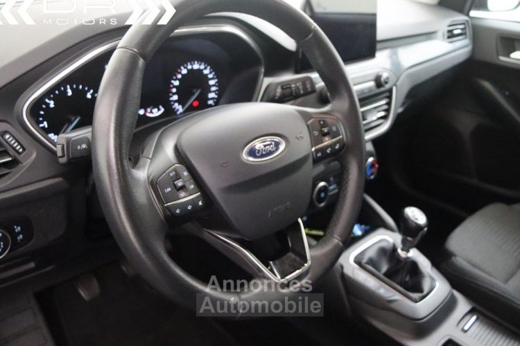 Ford Focus CLIPPER 1.5TDCi ECOBLUE ACTIVE BUSINESS - LED NAVI DAB ALU 17" - <small></small> 16.995 € <small>TTC</small> - #32