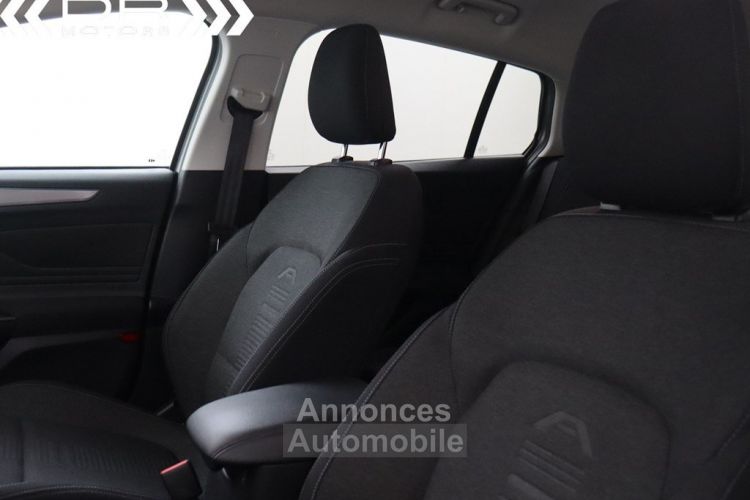 Ford Focus CLIPPER 1.5TDCi ECOBLUE ACTIVE BUSINESS - LED NAVI DAB ALU 17" - <small></small> 15.995 € <small>TTC</small> - #40