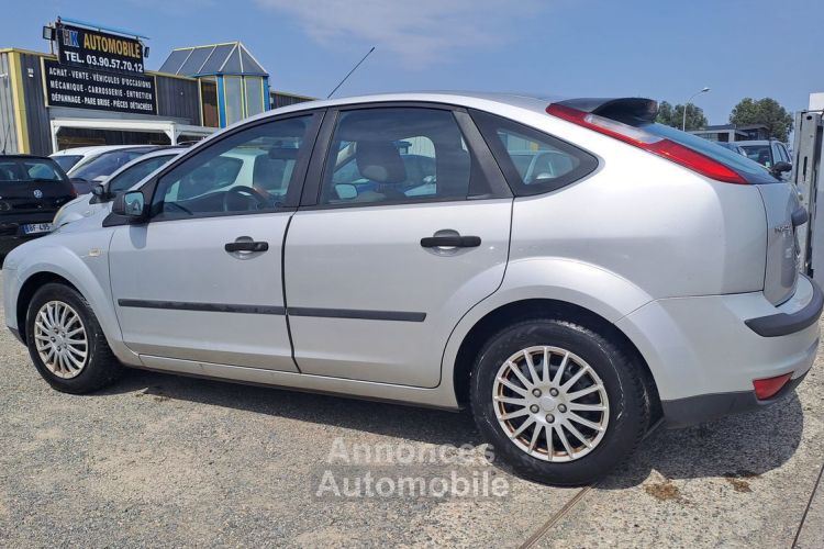 Ford Focus II Hatchback 1.6 i 100 cv Boîte auto - <small></small> 5.990 € <small>TTC</small> - #3