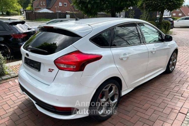 Ford Focus III (2) 2.0 ECOBOOST 250 S&S ST 5P - <small></small> 22.900 € <small>TTC</small> - #4