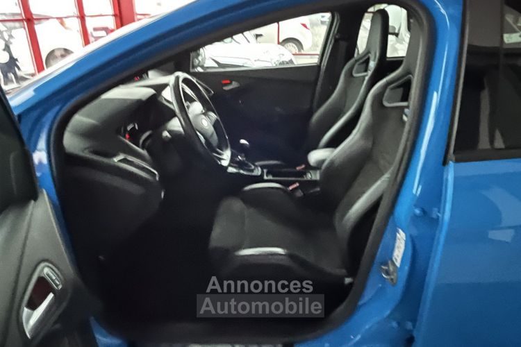 Ford Focus RS 2,3 350 4X4 GPS CAMERA SYNC RECARO PACK HIVER KEYLESS FEUX BI-XENON JANTES 19 FORGÉES EXCE - <small></small> 33.990 € <small>TTC</small> - #15