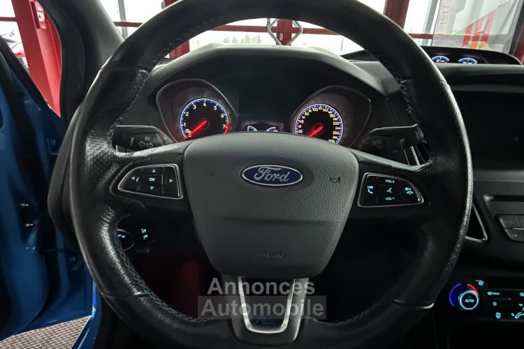 Ford Focus RS 2,3 350 4X4 GPS CAMERA SYNC RECARO PACK HIVER KEYLESS FEUX BI-XENON JANTES 19 FORGÉES EXCE - <small></small> 33.990 € <small>TTC</small> - #31