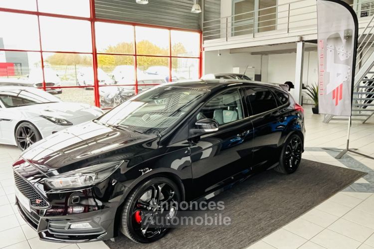 Ford Focus ST 2,0 250 GPS CAMERA REGULATEUR LIMITEUR BI XENON PACK HIVER RECARO KEYLESS HIFI SONY BLUETOO - <small></small> 21.990 € <small>TTC</small> - #1