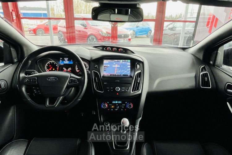 Ford Focus ST 2,0 250 GPS CAMERA REGULATEUR LIMITEUR BI XENON PACK HIVER RECARO KEYLESS HIFI SONY BLUETOO - <small></small> 21.990 € <small>TTC</small> - #4