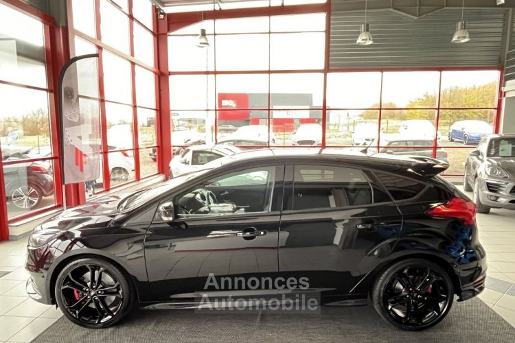 Ford Focus ST 2,0 250 GPS CAMERA REGULATEUR LIMITEUR BI XENON PACK HIVER RECARO KEYLESS HIFI SONY BLUETOO - <small></small> 21.990 € <small>TTC</small> - #21