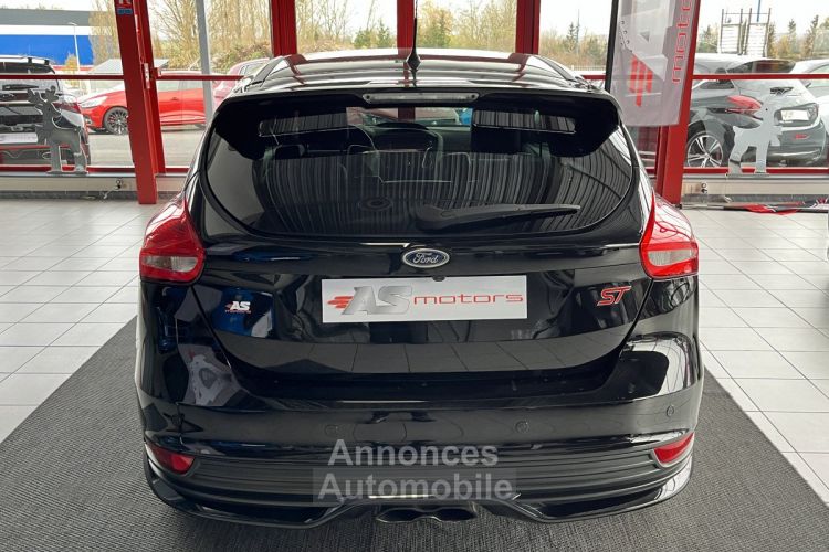 Ford Focus ST 2,0 250 GPS CAMERA REGULATEUR LIMITEUR BI XENON PACK HIVER RECARO KEYLESS HIFI SONY BLUETOO - <small></small> 21.990 € <small>TTC</small> - #25