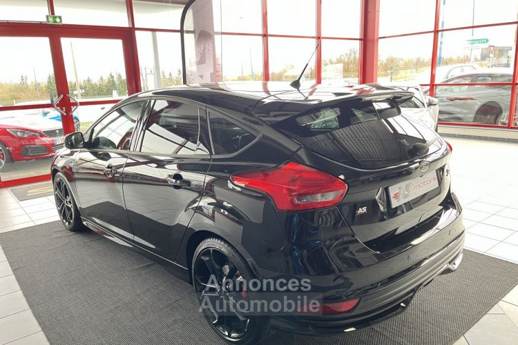 Ford Focus ST 2,0 250 GPS CAMERA REGULATEUR LIMITEUR BI XENON PACK HIVER RECARO KEYLESS HIFI SONY BLUETOO - <small></small> 21.990 € <small>TTC</small> - #26