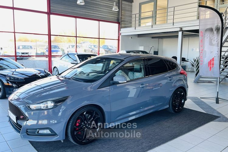 Ford Focus ST 2,0 250 PACK PERFORMANCE APPLE CARPLAY GPS PARK PILOT PACK HIVER RECARO KEYLESS HIFI SONY B - <small></small> 19.990 € <small>TTC</small> - #1