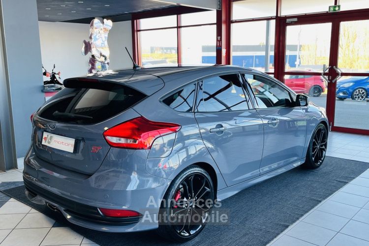 Ford Focus ST 2,0 250 PACK PERFORMANCE APPLE CARPLAY GPS PARK PILOT PACK HIVER RECARO KEYLESS HIFI SONY B - <small></small> 19.990 € <small>TTC</small> - #2