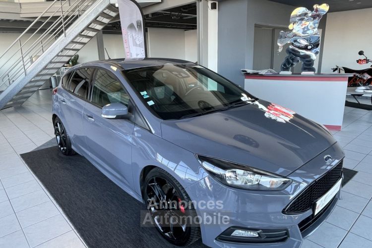 Ford Focus ST 2,0 250 PACK PERFORMANCE APPLE CARPLAY GPS PARK PILOT PACK HIVER RECARO KEYLESS HIFI SONY B - <small></small> 19.990 € <small>TTC</small> - #23